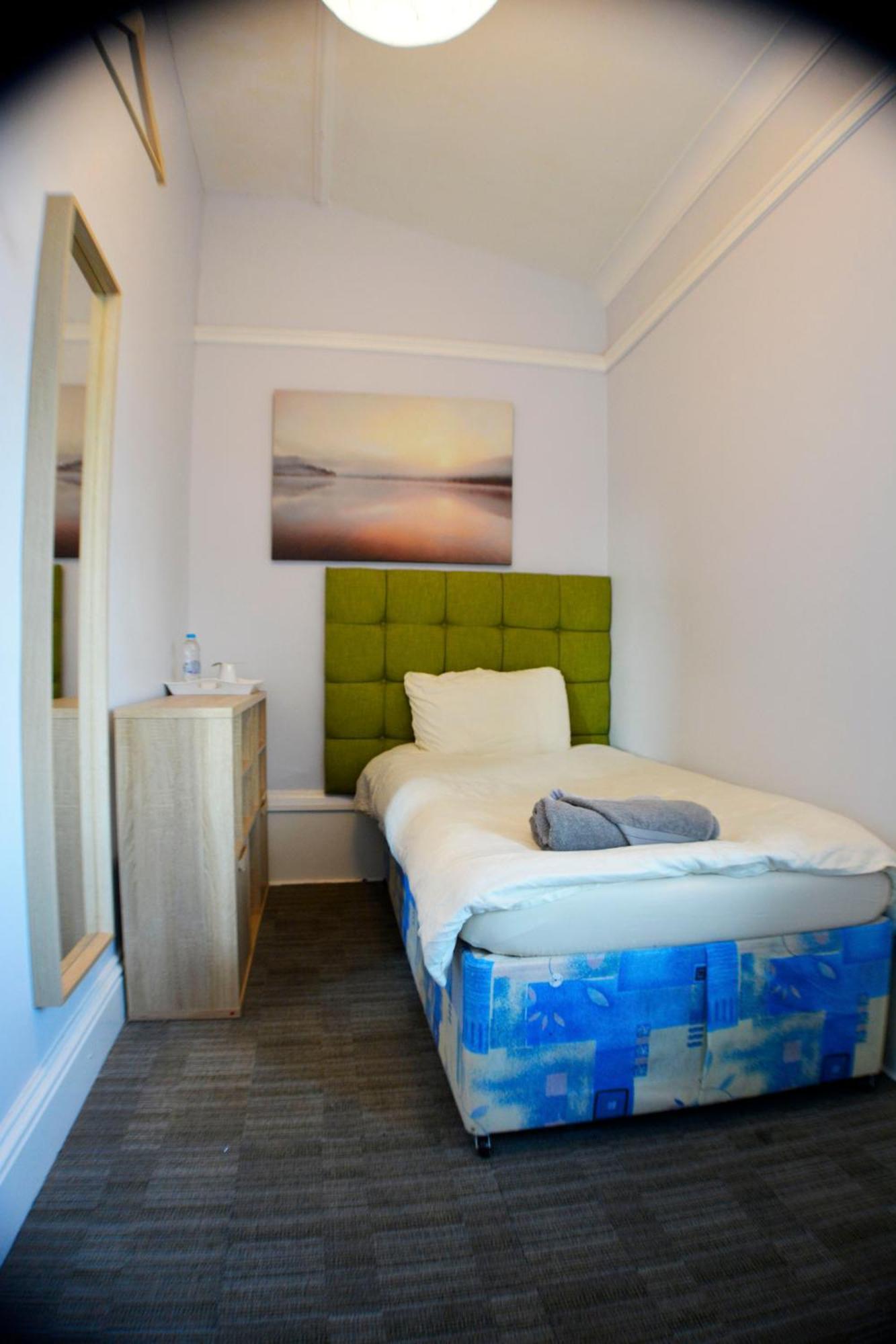 Gorton Mount Hotel Манчестер Номер фото
